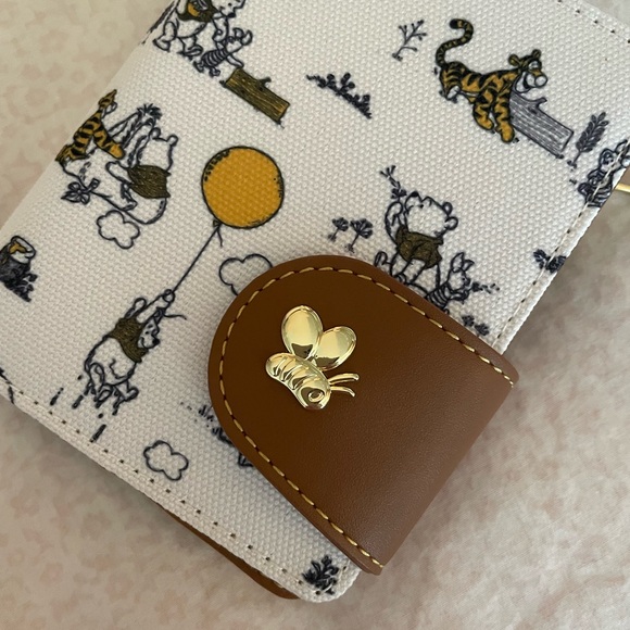 Loungefly Winnie the Pooh Wallet 🎈 - Picture 4 of 6